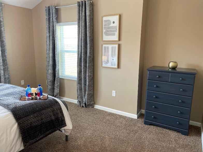 Building Photo - 5322 Batten St