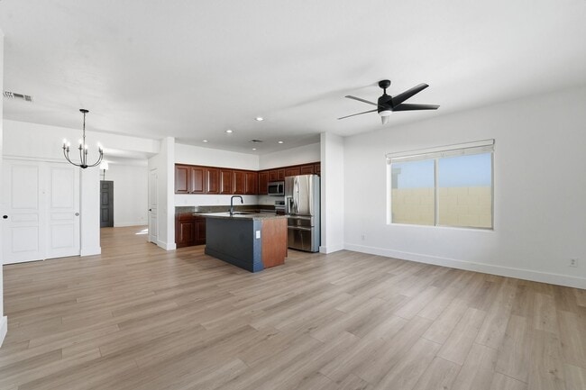 Building Photo - Beautiful 3-bedroom, 2-bathroom residence in the lively city of Mesa, Arizona!