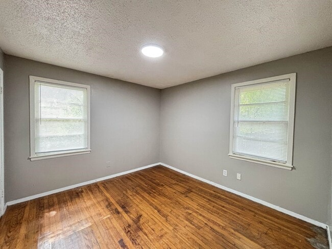 Building Photo - 4694 McCrory Ave