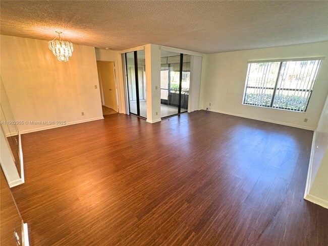 Building Photo - 2635 Carambola Cir N