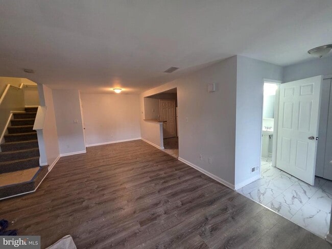 Building Photo - 2602 Saxony Dr