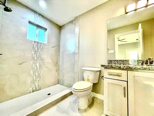 Building Photo - 7106 El Meson Dr