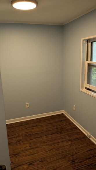Building Photo - 322 W Maple St