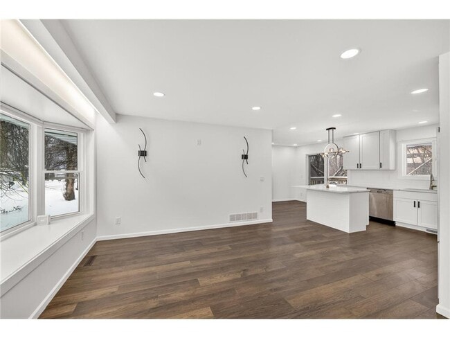 Building Photo - 110920 Oak Knoll Terrace S