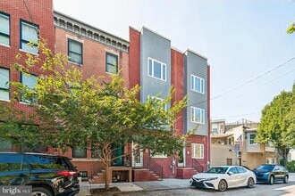 Building Photo - 1456 E Columbia Ave