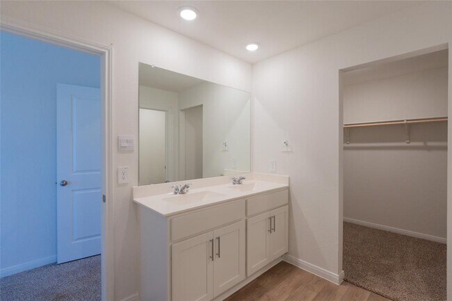 Building Photo - 223 Las Lomas Dr