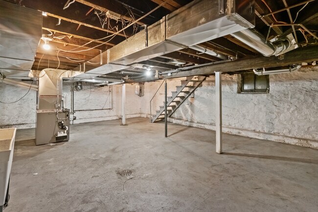 Building Photo - 439 Kingsboro St