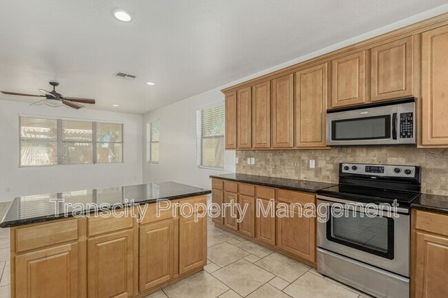 Building Photo - 1402 S Newberry Ln