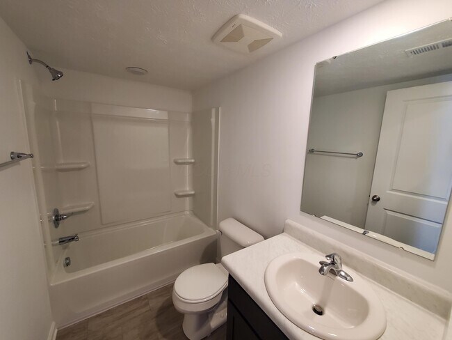 Building Photo - 15 Clinchfield Ct