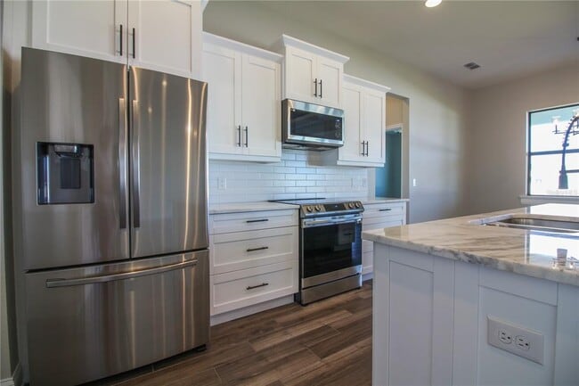 Building Photo - 6962 Treymont Dr