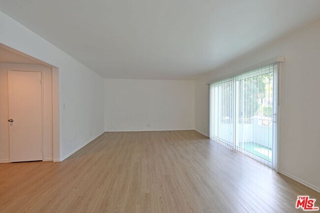 Building Photo - 1128 Rexford Dr