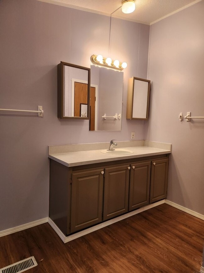 Building Photo - 1625 Main St