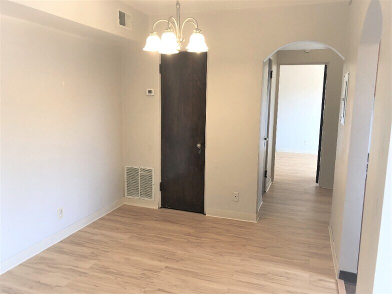 Building Photo - 5712 Phillips Ave