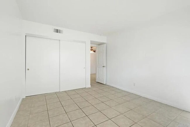 Building Photo - Conveniently Located - Available Immediately!