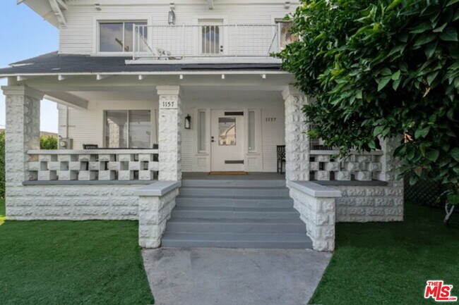 Building Photo - 1157 Irolo St