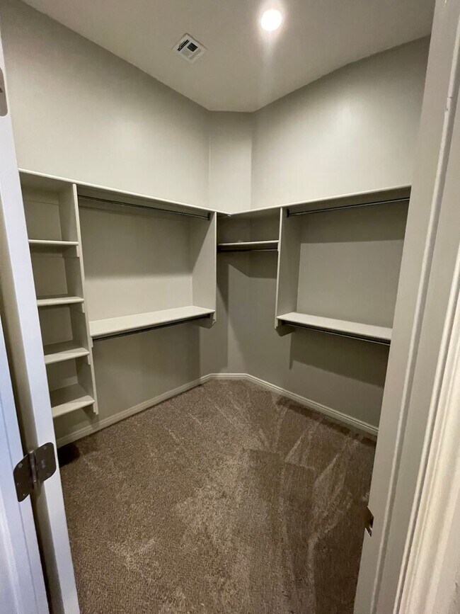 Building Photo - Home in Hayden Estates 3 bedroom, 2 bath with a 3 car garage