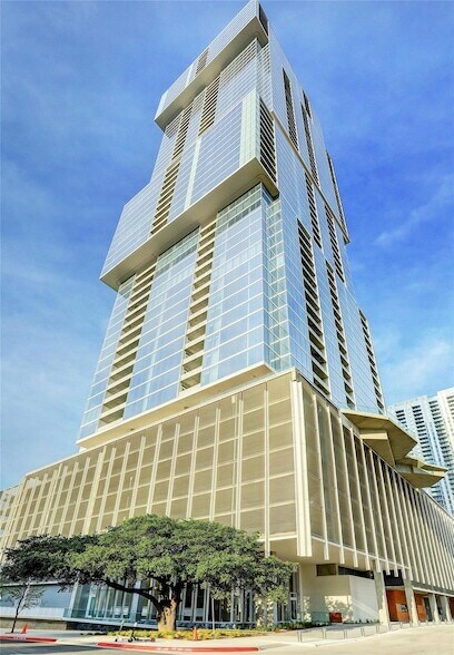 Building Photo - 301 West Ave