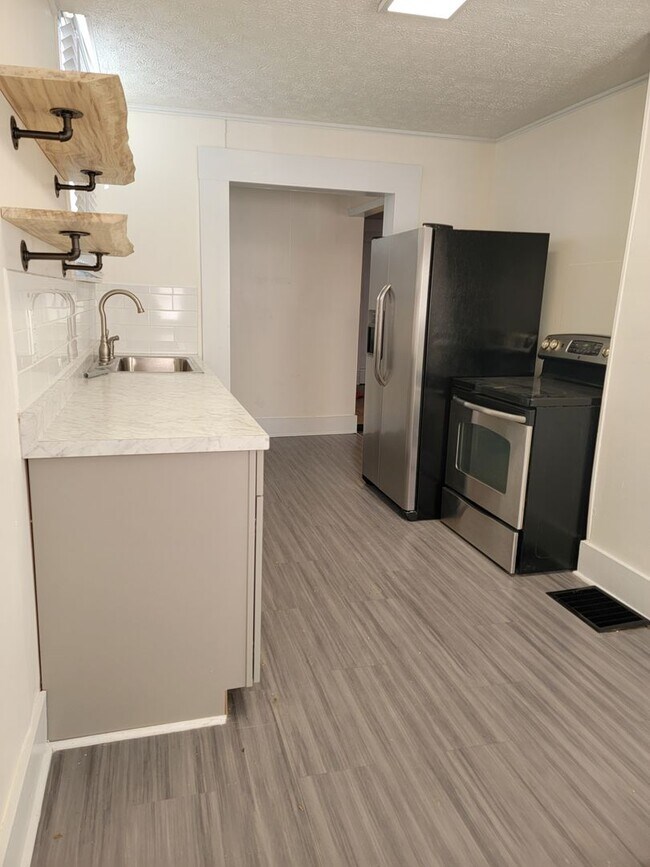 Building Photo - Two bedroom House For Rent S. Floyd Street