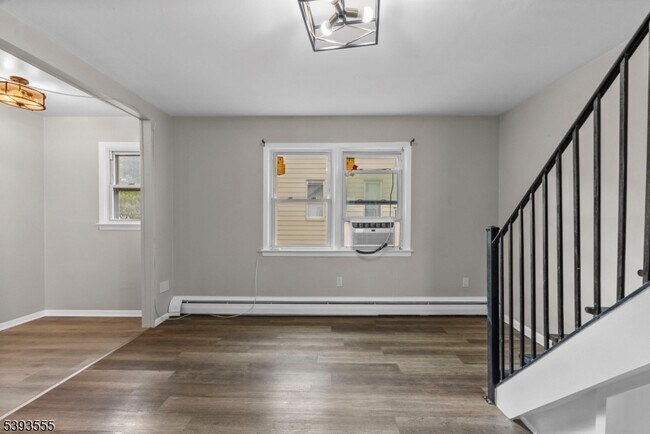 Building Photo - 14 Brookwood Dr