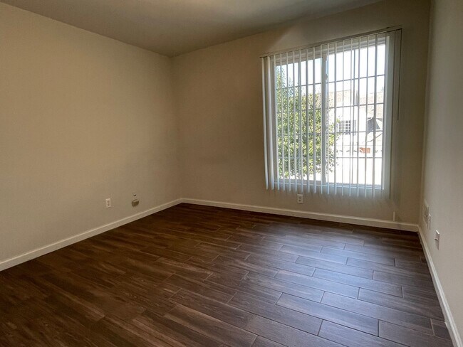 Building Photo - 8170 W Annsbury Cir