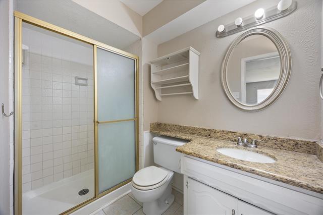 Building Photo - 2413 Village Green Dr