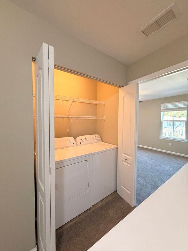 Building Photo - Modern 3/3 Condo | Prime Tallahassee Location