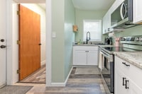 Building Photo - 321 W Lapeer St