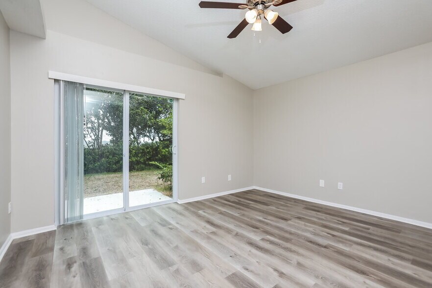 Building Photo - 1632 Chatham Cir