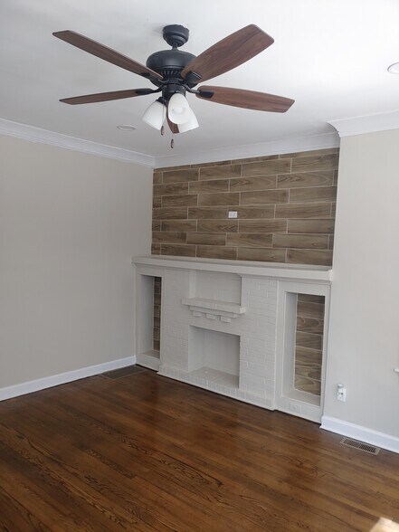 Building Photo - 8016 S Marshfield Ave