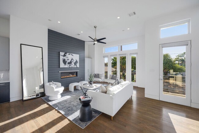 Building Photo - 7327 Shadyvilla Pointe Dr