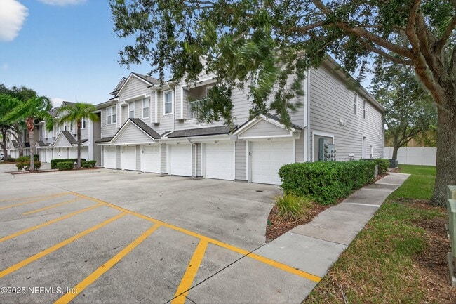 Building Photo - 7055 Deer Lodge Cir