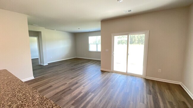 Building Photo - New build 4 bedroom house in Market Commons