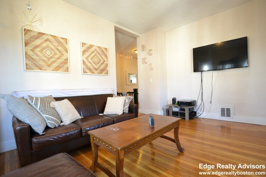 Building Photo - 9 Wadsworth St