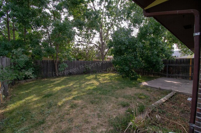 Building Photo - 3001-3003 Sumac St