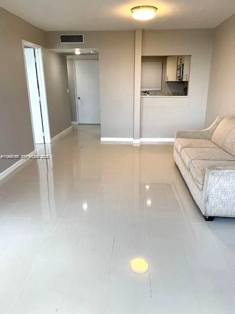 Building Photo - 9470 Live Oak Pl