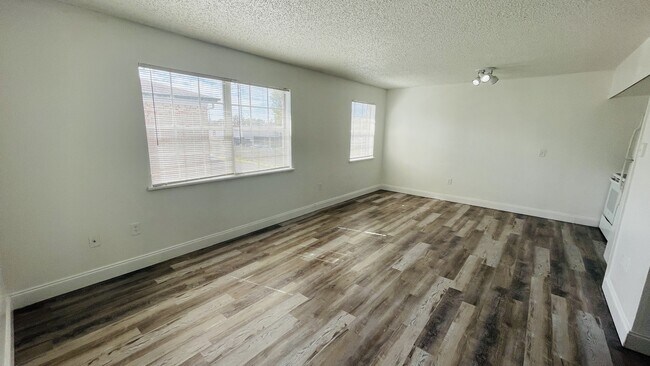 Building Photo - 5317 Curry Ford Rd
