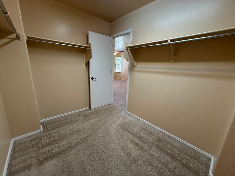 Building Photo - 2771 N Saramano Ln