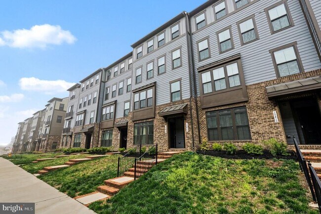 Building Photo - 17414 Southern Shrs Dr