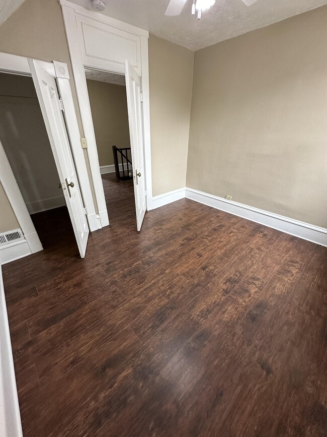 Building Photo - 708 4th Ave S