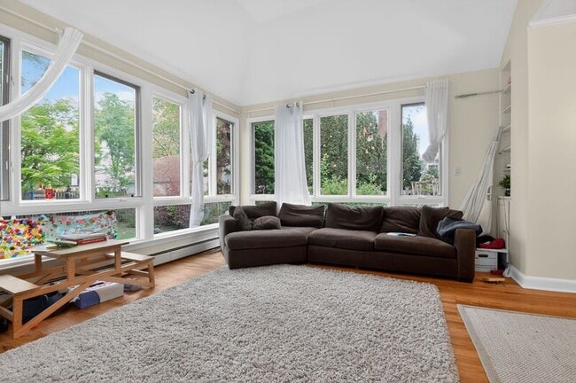 Building Photo - 4825 Butterworth Pl NW