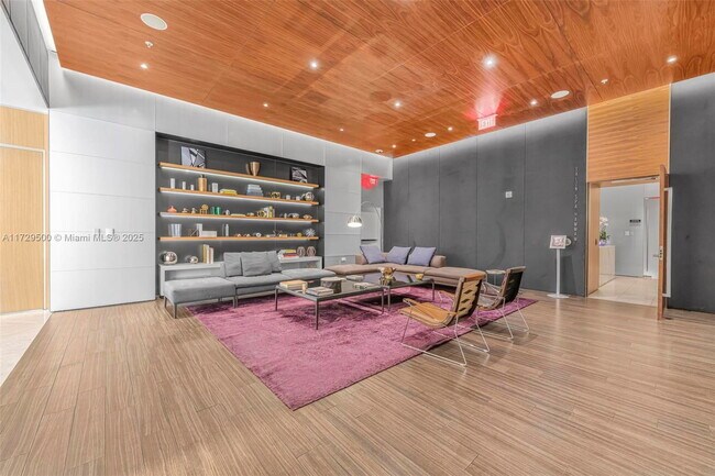Building Photo - 88 SW 7th St