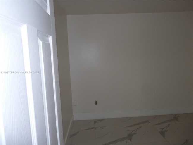 Building Photo - 14501 N Kendall Dr