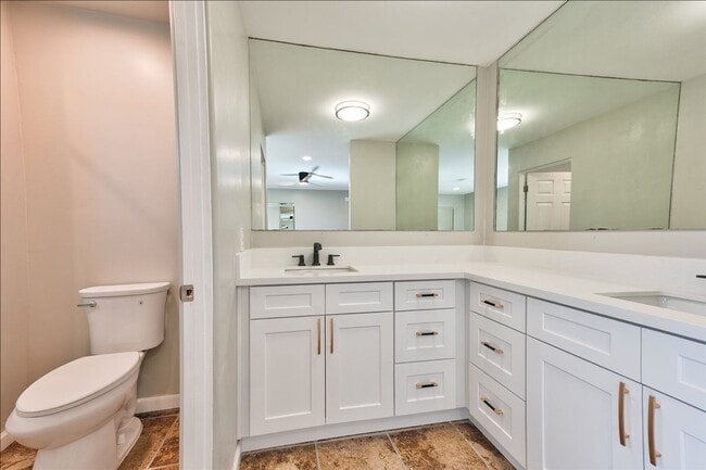 Building Photo - 880 La Terraza Blvd