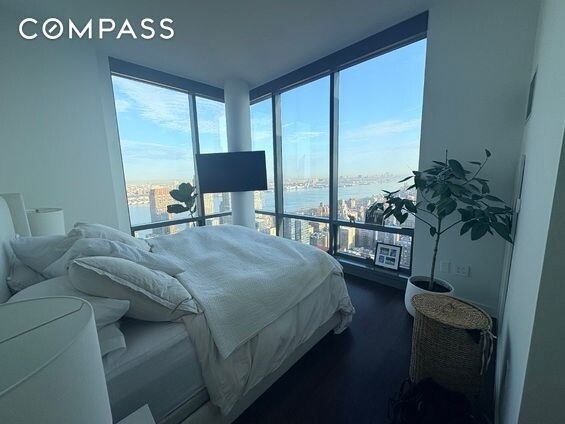 Building Photo - 200 W 67th St