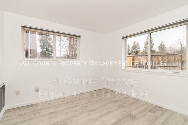 Building Photo - 4390 Laguna Pl