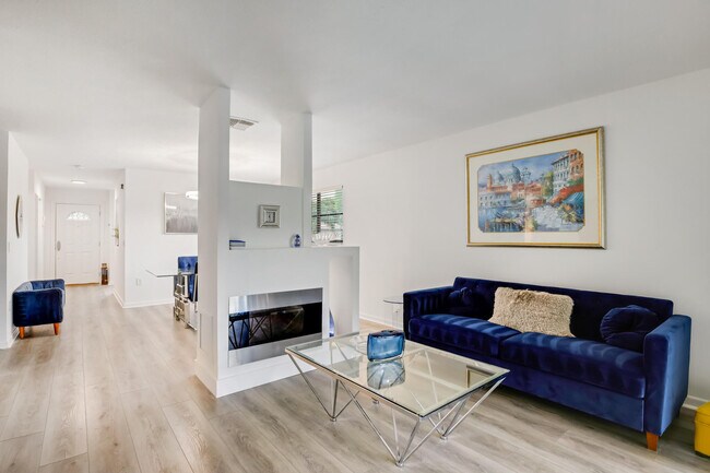 Building Photo - 50 Stratford Ln W