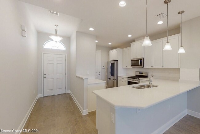 Building Photo - Loren Cove Villa