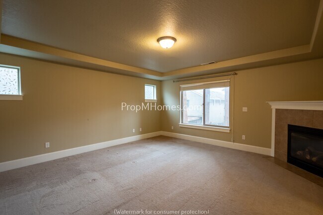 Building Photo - Beautiful Three Bedroom Home in Bethany - Available Now!