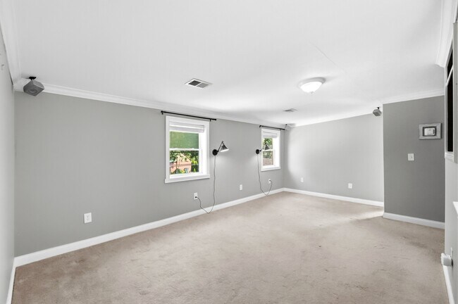 Building Photo - 908 Shroyer Rd