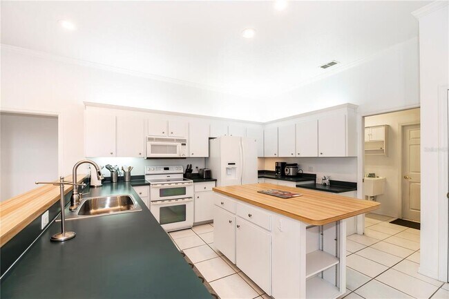 Building Photo - 5845 Danterbury Ct